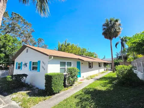 1017 Oak St, Dunedin, FL 34698 photo 1