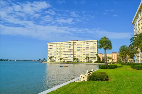 4750 Cove Cir #806, Saint Petersburg, FL 33708