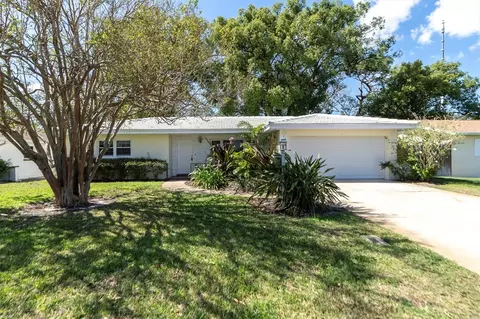 9224 111th St, Seminole, FL 33772