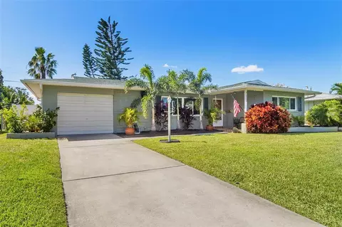 552 Seacrest Dr, Largo, FL 33771
