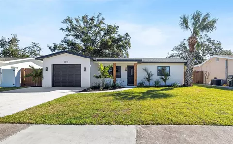 2221 Lauren Dr, Largo, FL 33774