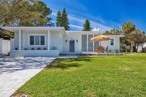 860 Narcissus Ave, Clearwater Beach, FL 33767