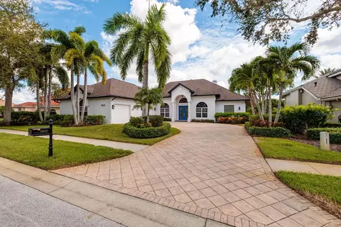 10213 Golden Eagle Dr, Largo, FL 33778