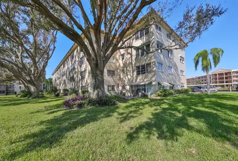 5725 80th St N #316, Saint Petersburg, FL 33709