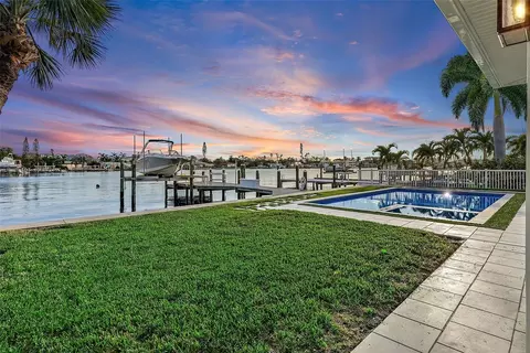 66 Dolphin Dr, Treasure Island, FL 33706