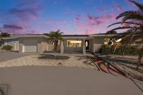 105 24th St, Belleair Beach, FL 33786