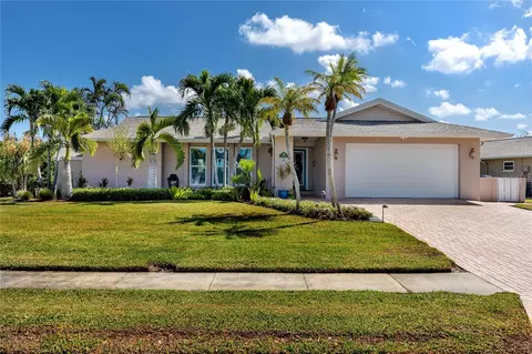 6911 Greenbrier Dr, Seminole, FL 33777
