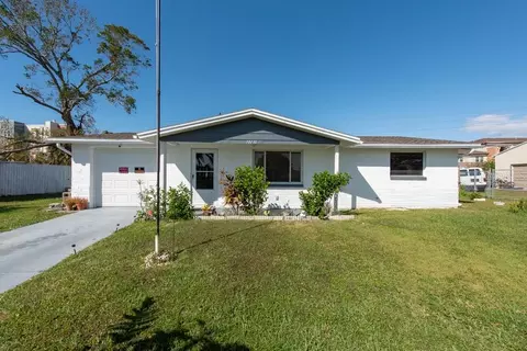 2721 Bora Bora Pl, Holiday, FL 34691