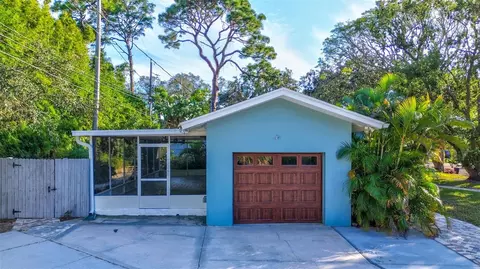 1235 Holiday Dr, Tarpon Springs, FL 34689
