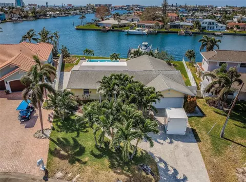 11650 7th St E, Treasure Island, FL 33706