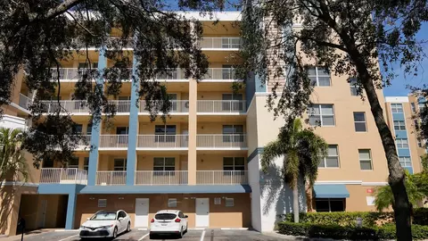 960 Starkey Rd #1306, Largo, FL 33771