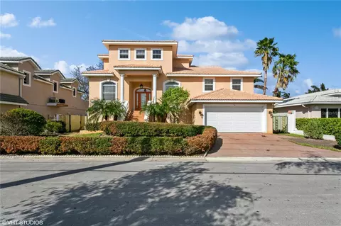 4 Paradise Ln, Treasure Island, FL 33706