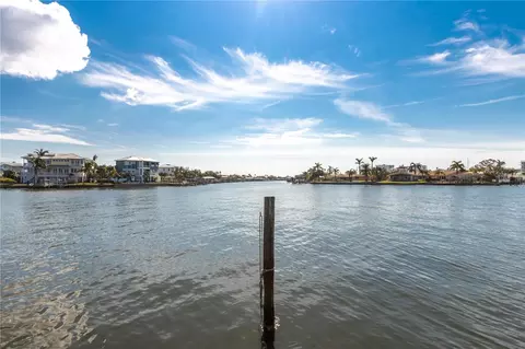 421 Palm Is SE, Clearwater Beach, FL 33767