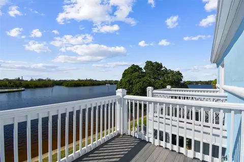 3825 Pompano Dr SE, Saint Petersburg, FL 33705
