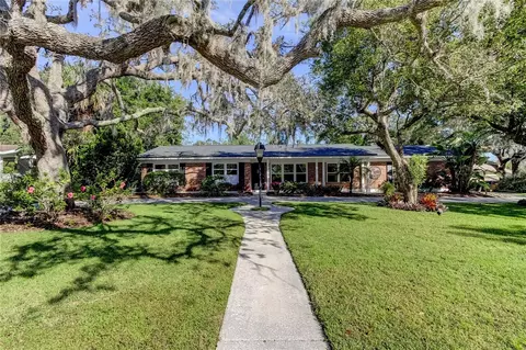 438 S Riverhills Dr, Temple Terrace, FL 33617