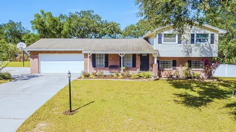 1112 King Arthur Ct, Valrico, FL 33594