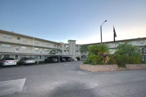 952 Virginia St #301, Dunedin, FL 34698