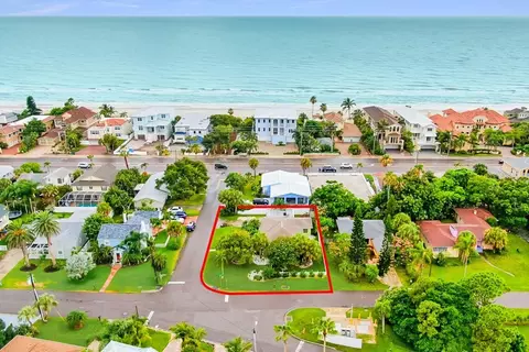 15700 1st St E, Redington Beach, FL 33708