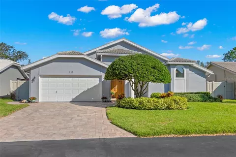 745 White Sand Dr NE, Saint Petersburg, FL 33703