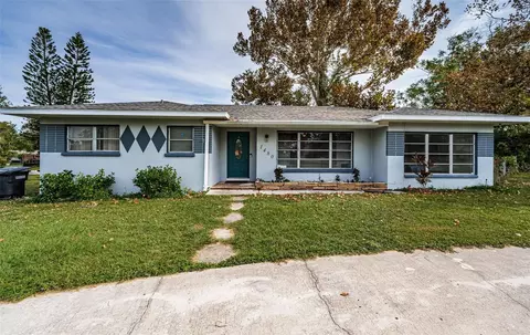 1480 Sunset Point Rd, Clearwater, FL 33755