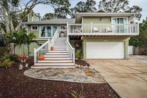 302 Lagoon Dr, Palm Harbor, FL 34683