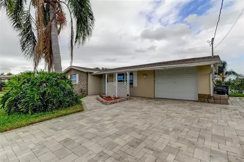 5253 Riddle Rd, Holiday, FL 34690