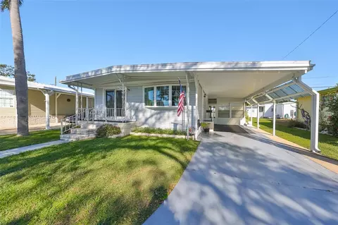 980 7th St NW #30, Largo, FL 33770