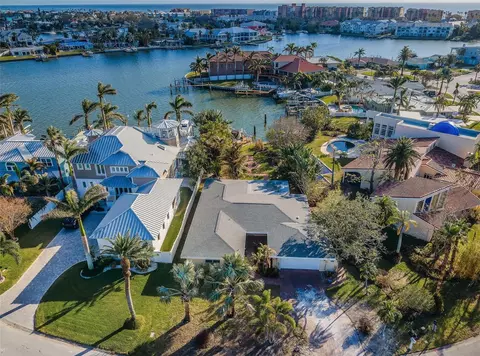 371 Bath Club Blvd N, North Redington Beach, FL 33708