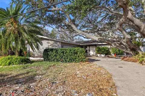 1020 Palm Dr, Belleair Beach, FL 33786