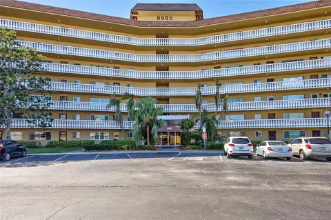 8950 Park Blvd #203, Seminole, FL 33777
