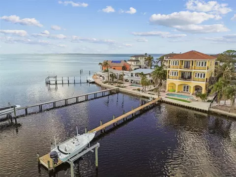 1679 Sea Breeze Dr, Tarpon Springs, FL 34689