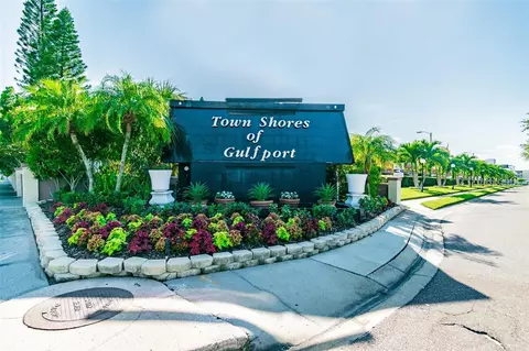 3114 59th St S #414, Gulfport, FL 33707