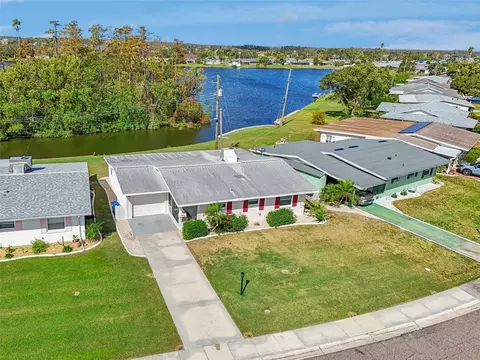 906 Augusta Dr, Sun City Center, FL 33573