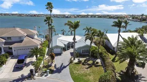 501 Harbor Dr, Belleair Beach, FL 33786