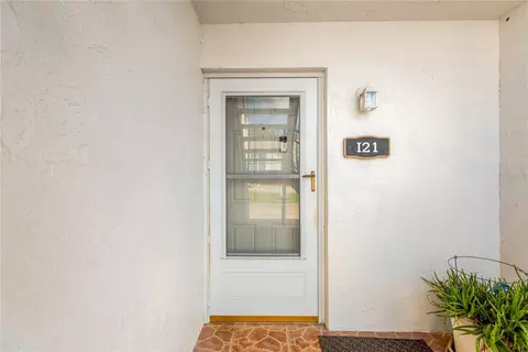 3819 N Oak Dr #I21, Tampa, FL 33611