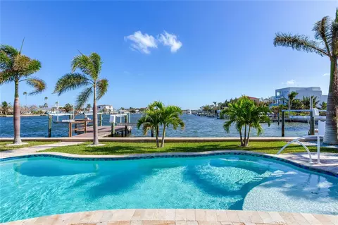 17161 2nd St E, North Redington Beach, FL 33708
