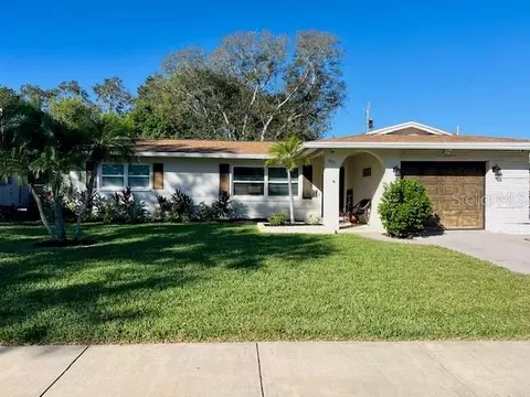490 E Lake Dr, Largo, FL 33771
