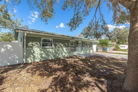 150 SE Lincoln Cir N, Saint Petersburg, FL 33703