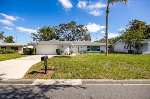 2351 Mangrum Dr, Dunedin, FL 34698