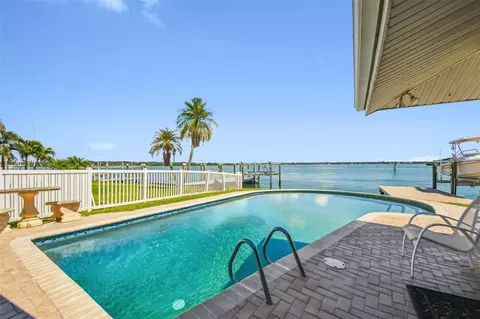 529 Johns Pass Ave, Madeira Beach, FL 33708