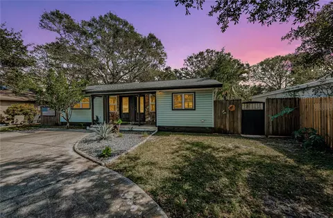 1126 60th St S, Gulfport, FL 33707