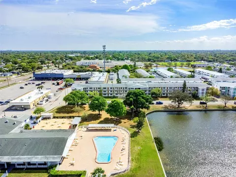 5875 21st St N #15L, Saint Petersburg, FL 33714