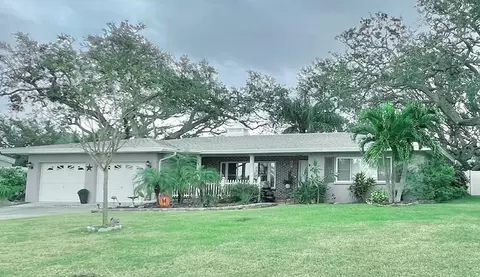 311 Orangewood Ln, Largo, FL 33770