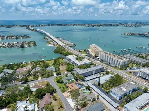 50 Harbor View Ln #12A, Largo, FL 33770