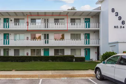 8396 111th St #304, Seminole, FL 33772