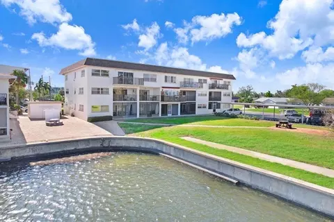 3789 46th Ave #205, Saint Petersburg, FL 33711