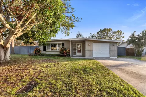 13706 Antigua Dr, Seminole, FL 33776