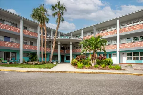4300 58th St N #2001, Kenneth City, FL 33709