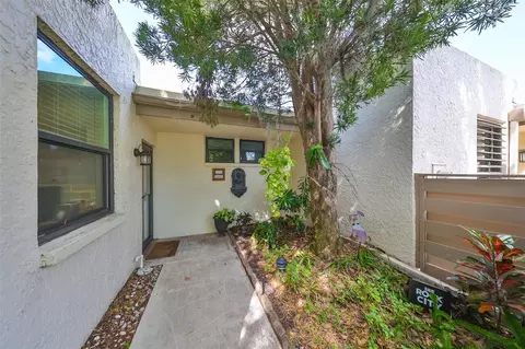 221 Sherwood Dr #221, Bradenton, FL 34210