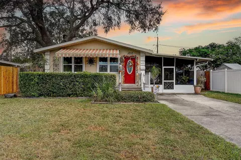 621 NW Boulevard Blvd N, Saint Petersburg, FL 33702